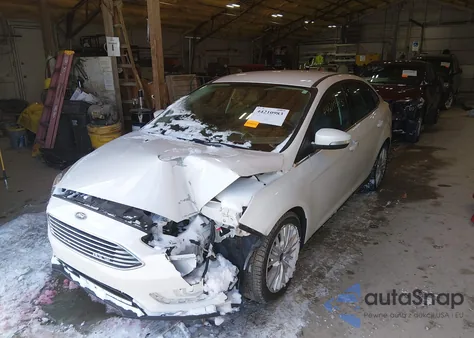 2015 Ford Focus Titanium z USA, uszkodzony, nr VIN 1FADP3J22FL248021